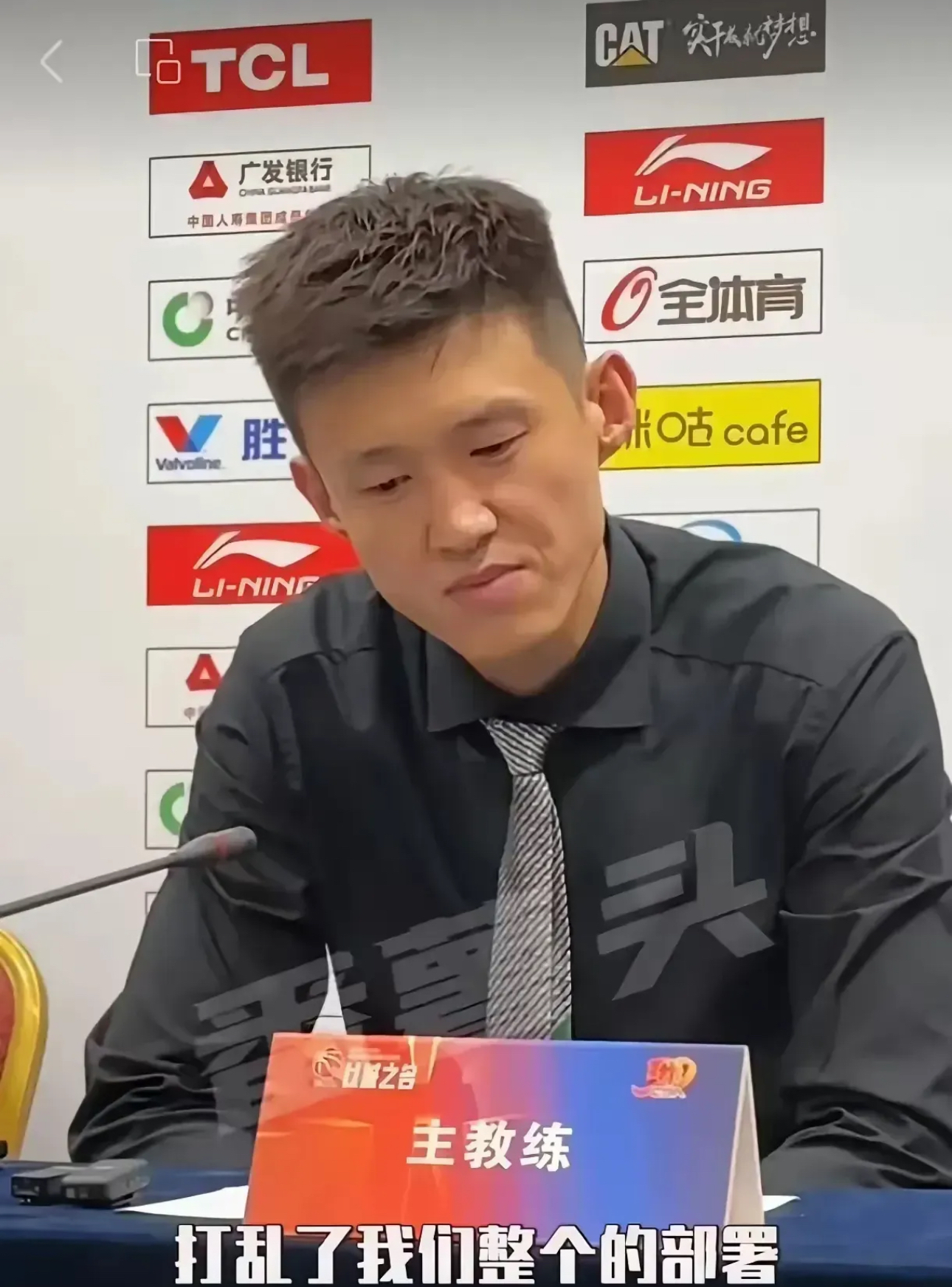 星空体育官网入口-篮网主教练下课，球队表现疲态主帅被解雇(2021篮网主教练)