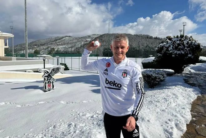 星空体育在线-曼联平局收官，索尔斯克亚面对挑战(曼联决定在霍伊隆德与齐尔克泽之间作出选择新)