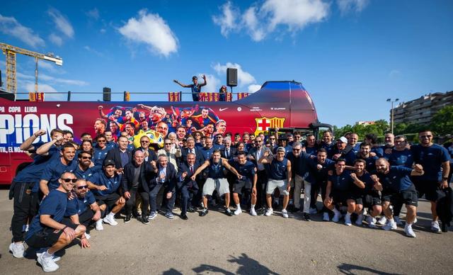 包含欧洲篮球俱乐部赛季收官，巴塞罗那卫冕冠军，球迷欢呼的词条