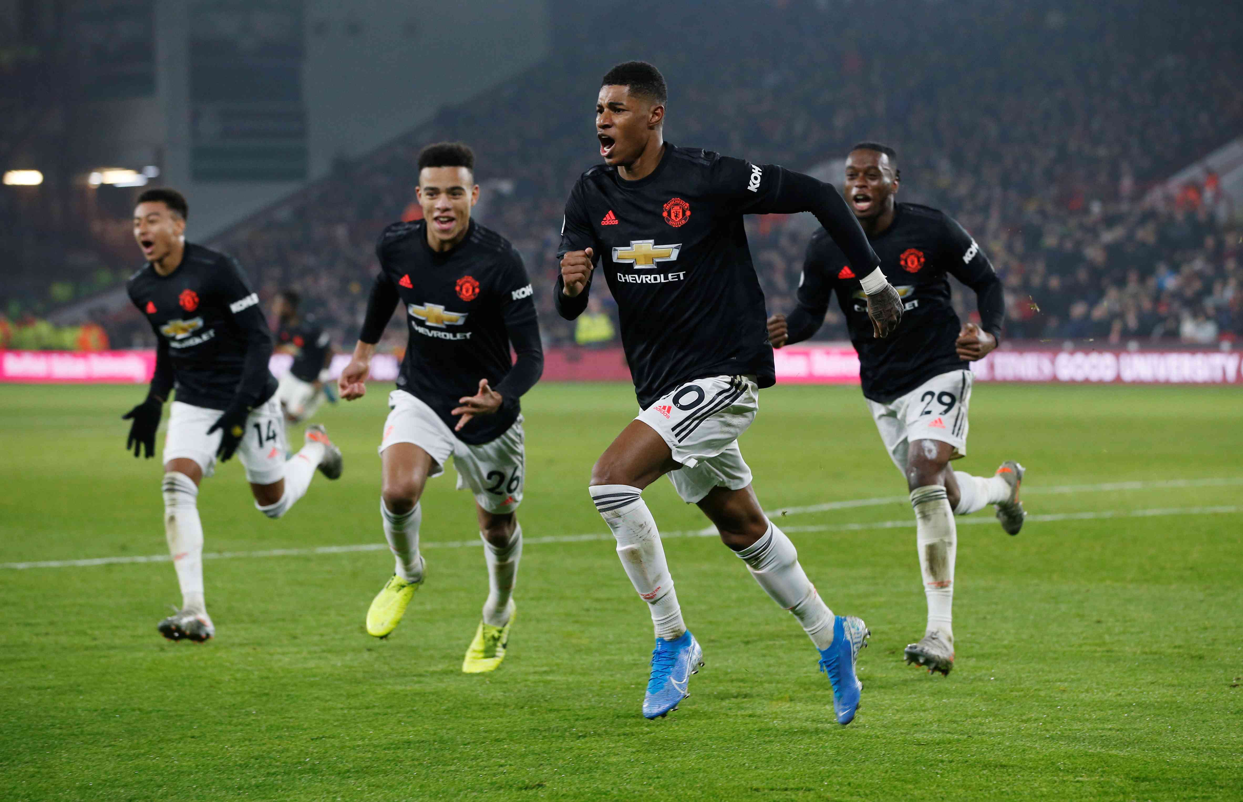 星空体育登录-曼联主场优势明显，球迷期待逆转奇迹的简单介绍