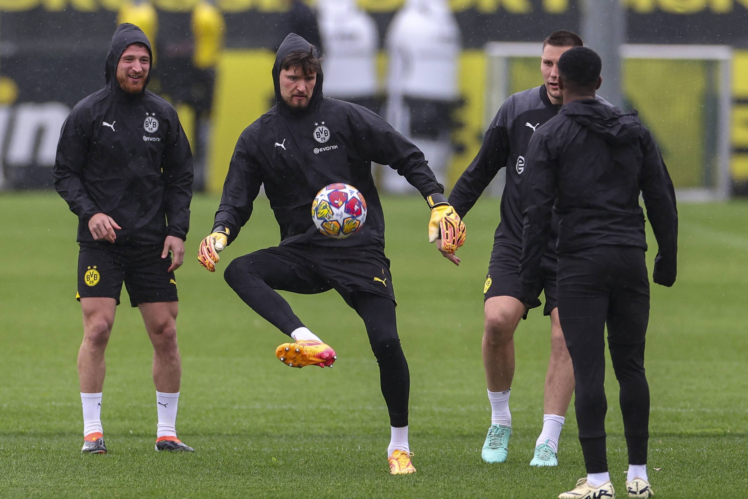 星空体育中国官网-欧国联赛火热决战，球员备战全力