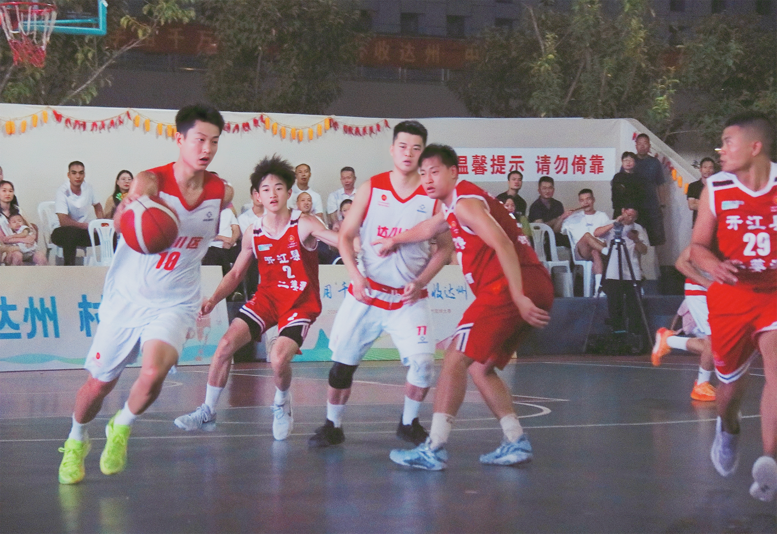 星空体育官网登录网址-包含篮球联赛冠军球队士气高昂，必胜信念坚定的词条