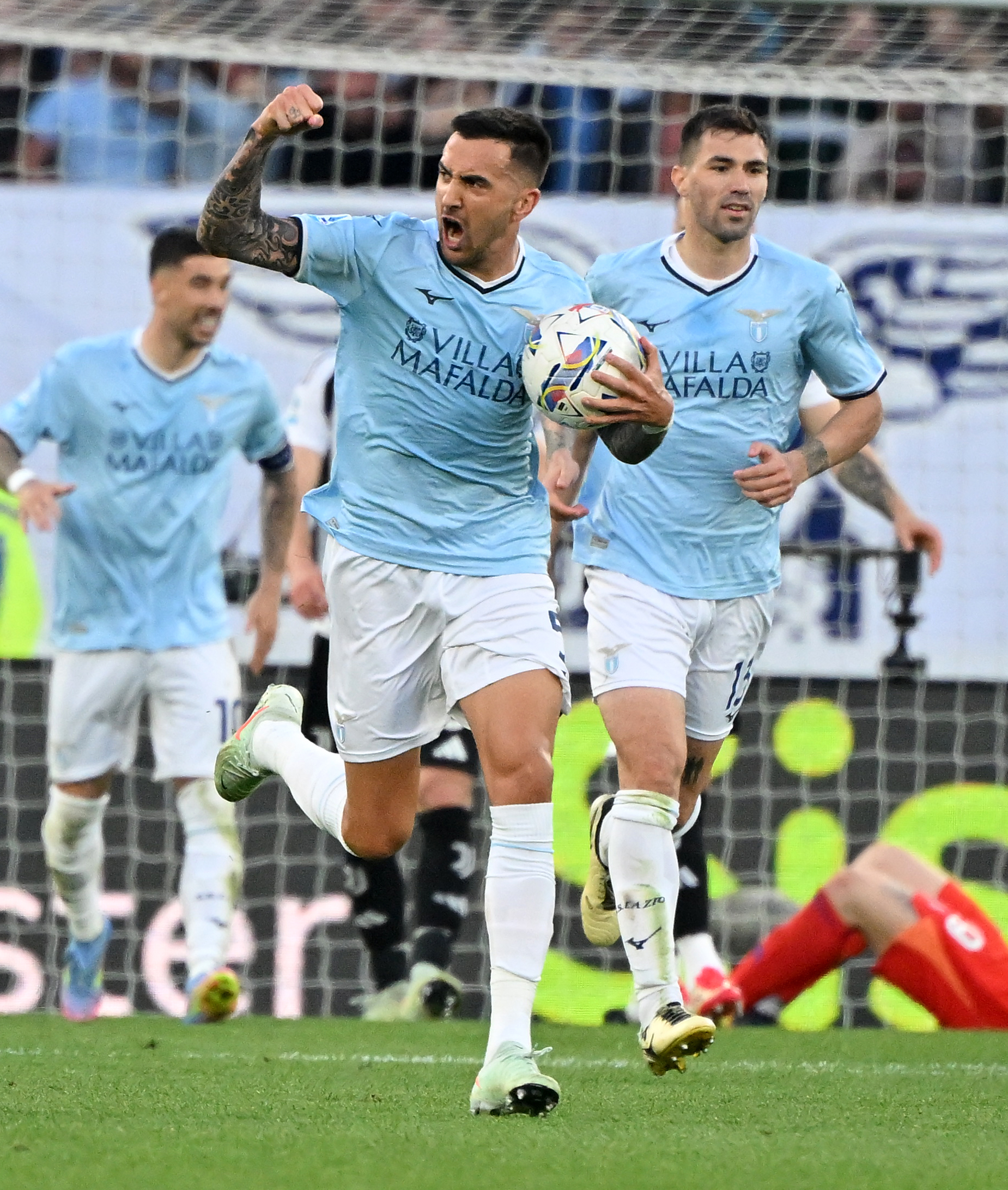 尤文图斯中场受伤退出赛季,球队受打击 尤文图斯中场受伤退出赛季,球队受打击