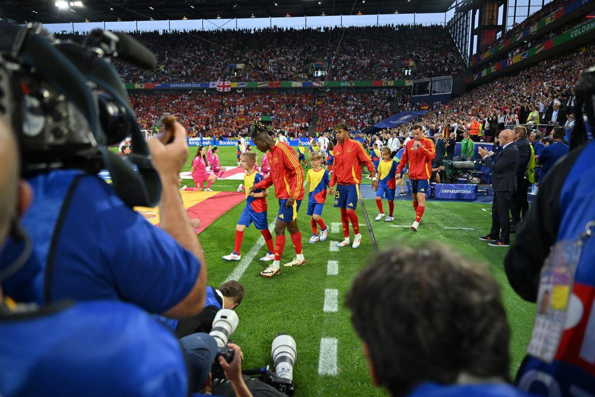 欧洲杯:英格兰队遇强敌,决胜半决赛 欧洲杯:英格兰队遇强敌,决胜半决赛