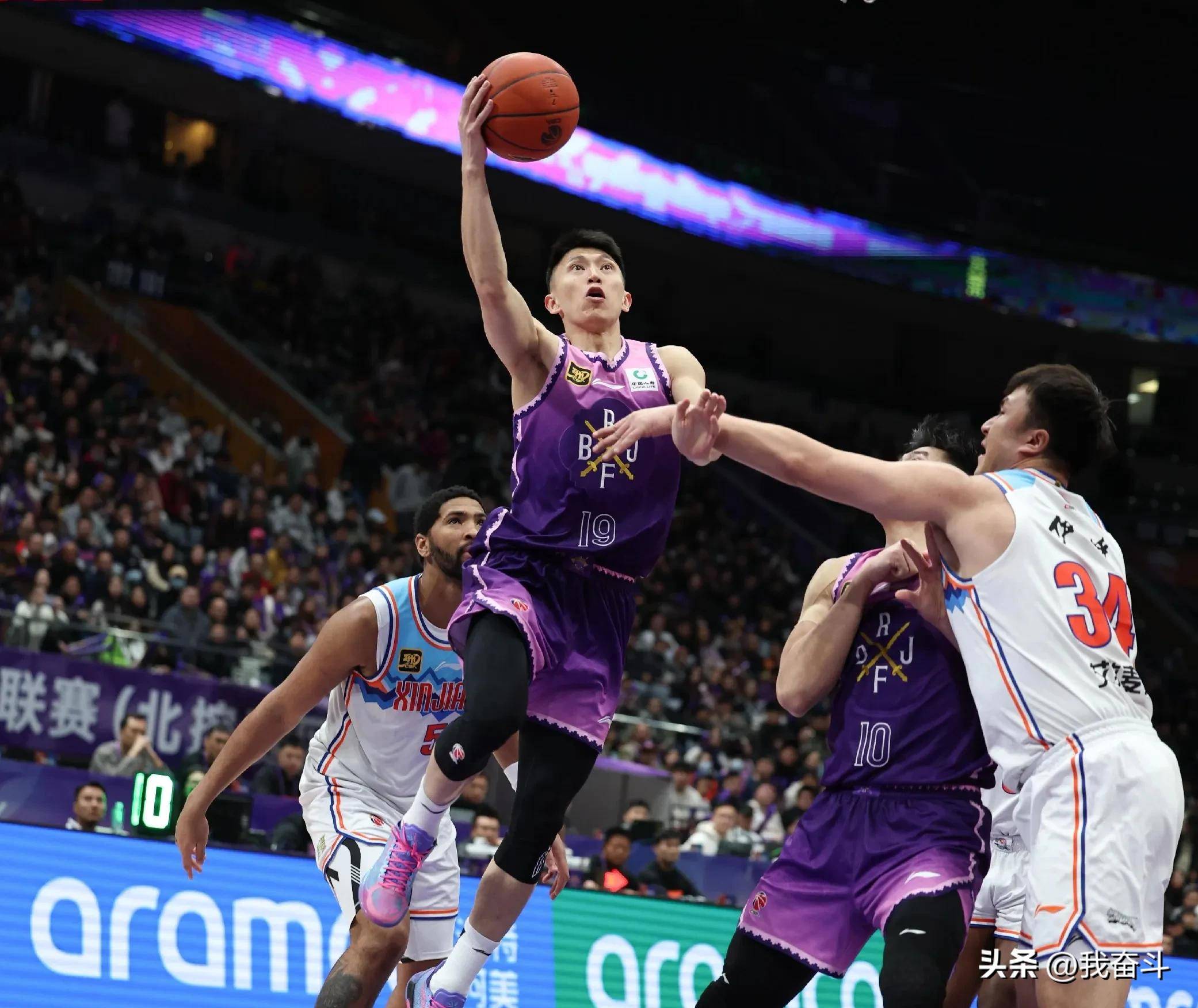 星空体育投注-CBA球队在比赛中打出精彩进攻战术，制胜对手