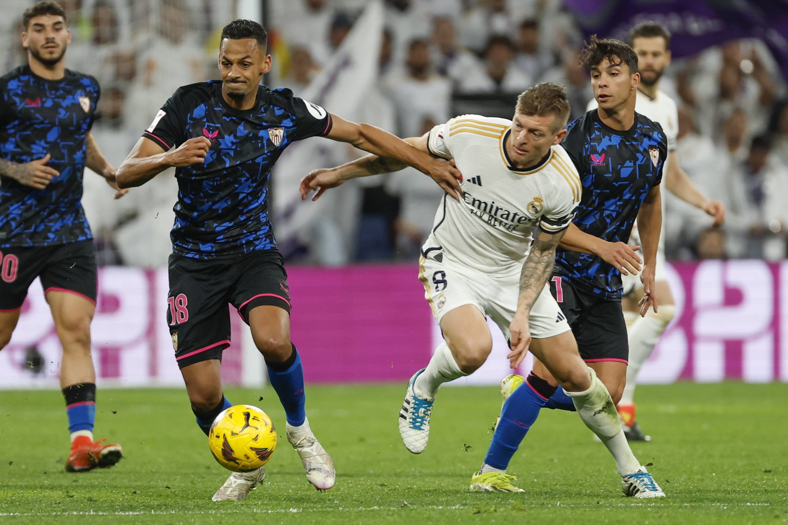 塞尔维亚队在比赛中展现实力,成功晋级 塞尔维亚队在比赛中展现实力,成功晋级