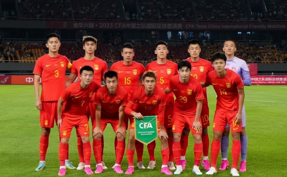 星空体育在线登录-中场组织发挥稳定，为前锋输送好球