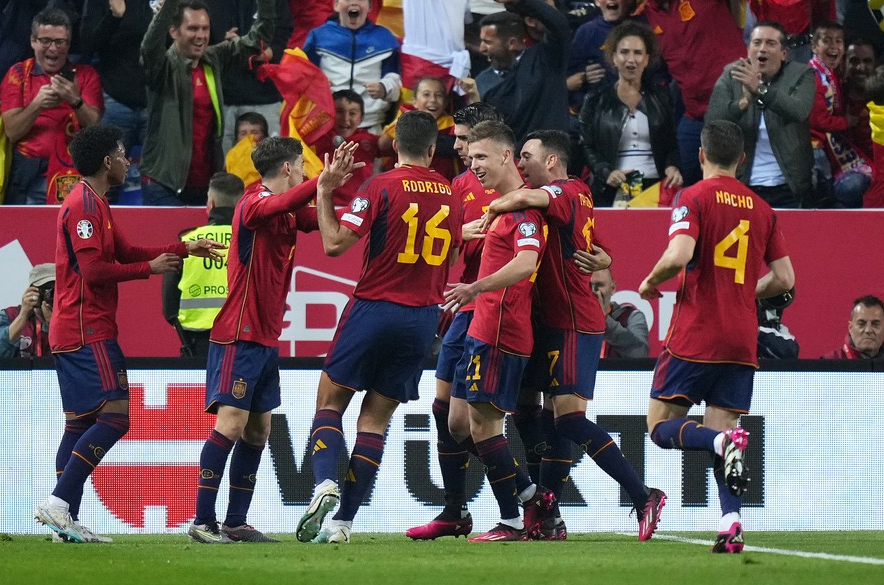 西班牙队欧预赛表现出色，轻松晋级淘汰赛的简单介绍