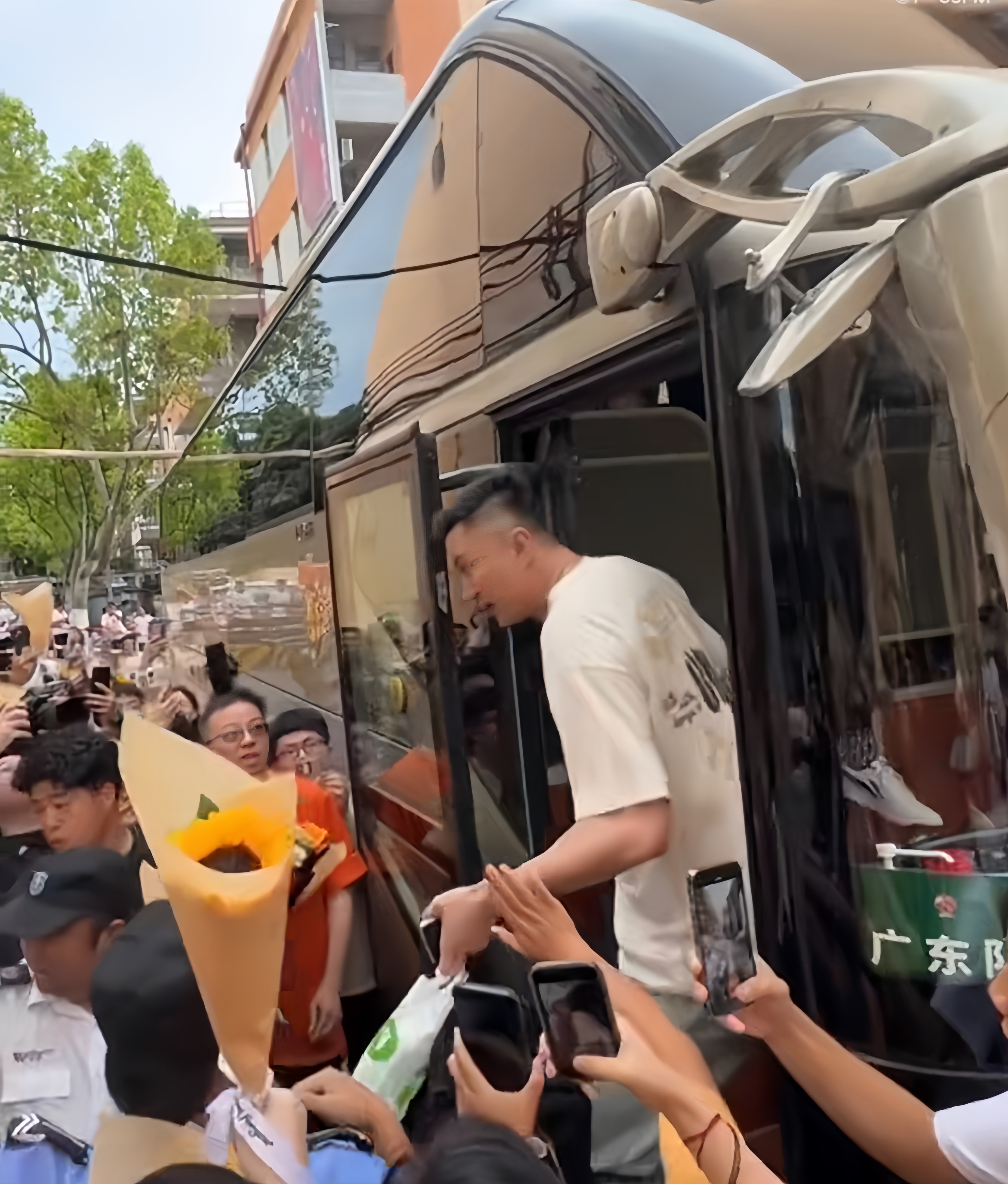 星空体育亚洲官网-广东不敌上海，遗憾结束季后赛征程的简单介绍