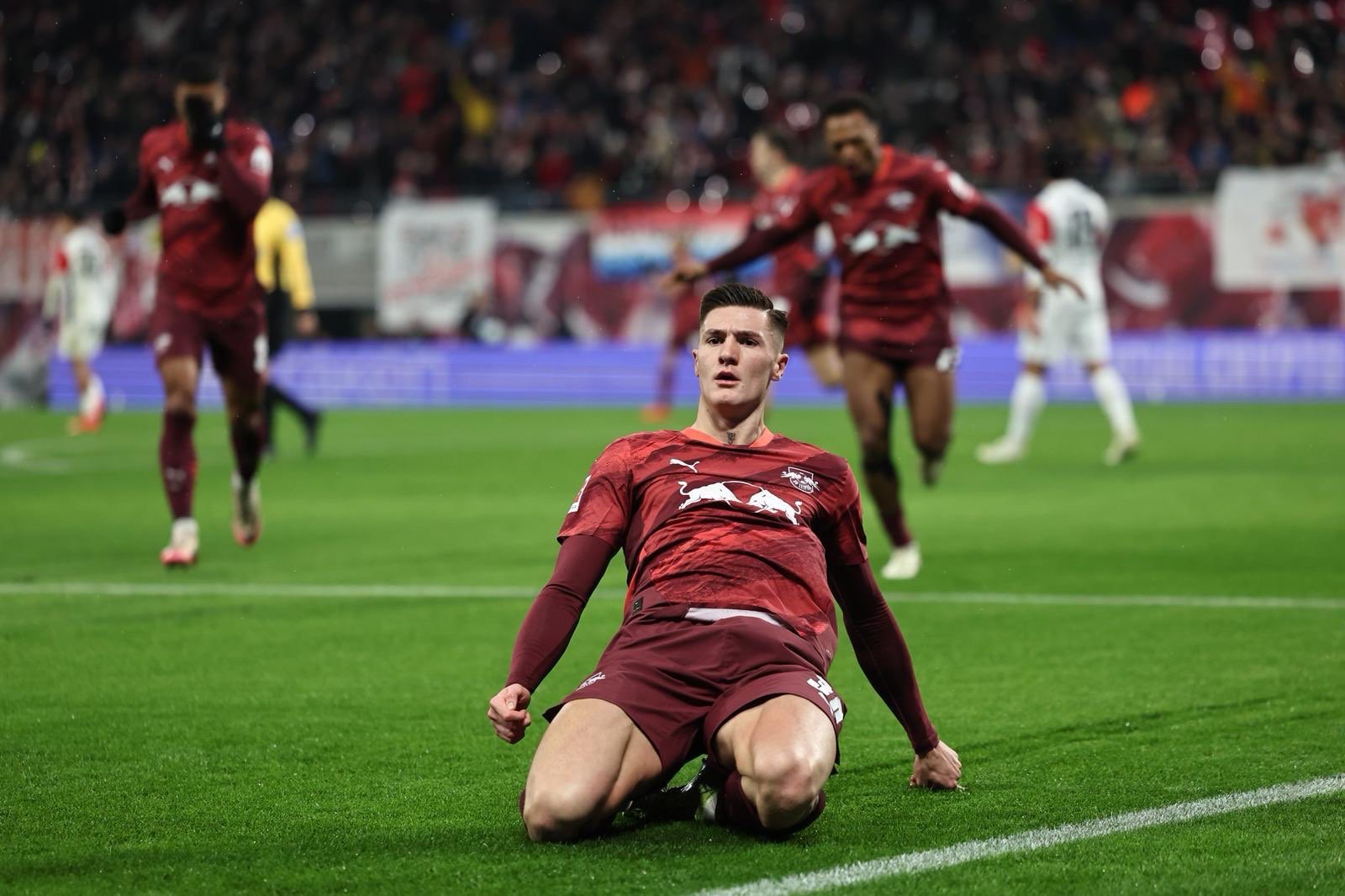 关于阿贾克斯吞败被淘汰,佛罗伦萨晋级的信息 关于阿贾克斯吞败被淘汰,佛罗伦萨晋级的信息