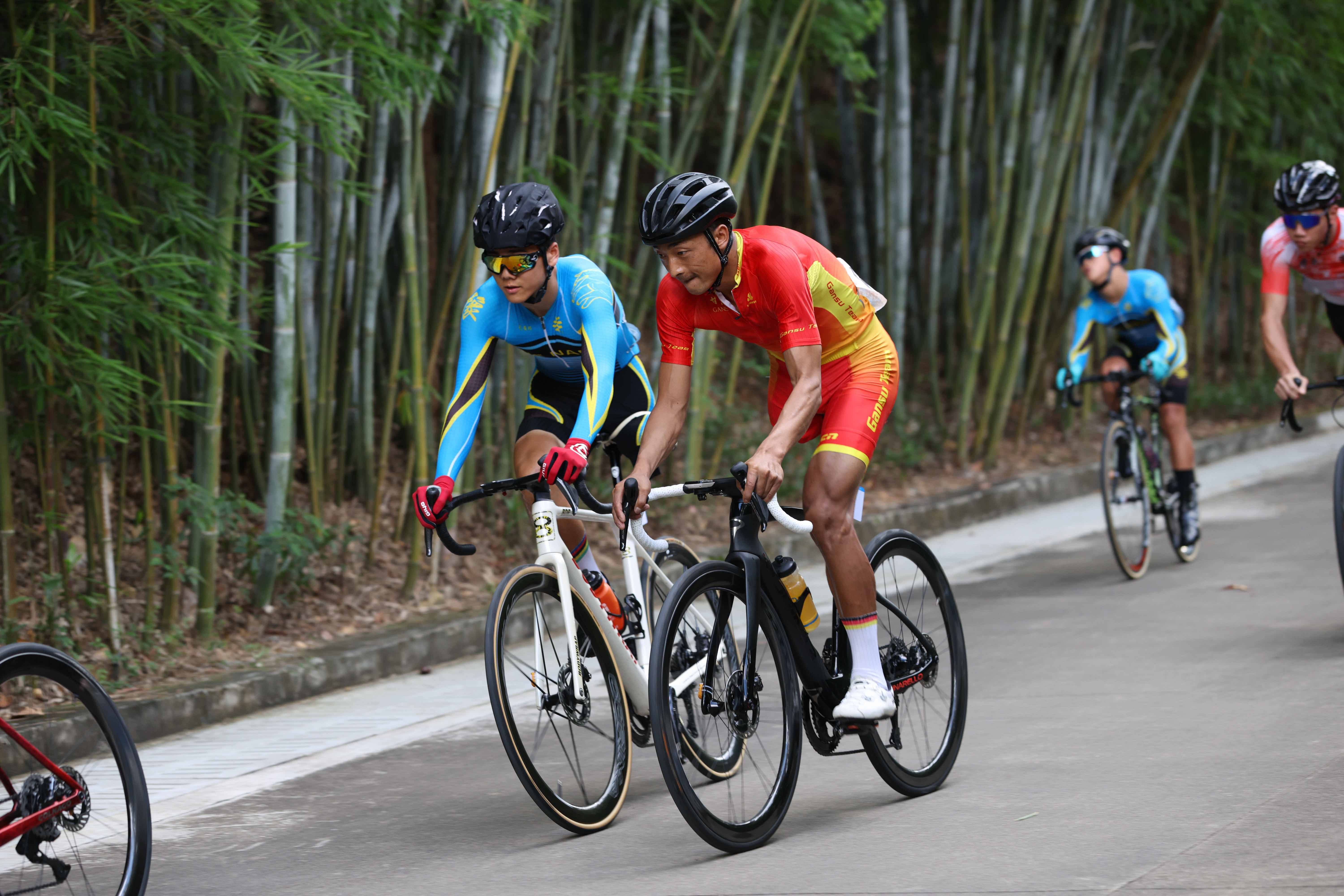 星空体育新闻-队员们用汗水换来胜利，勇夺比赛胜利