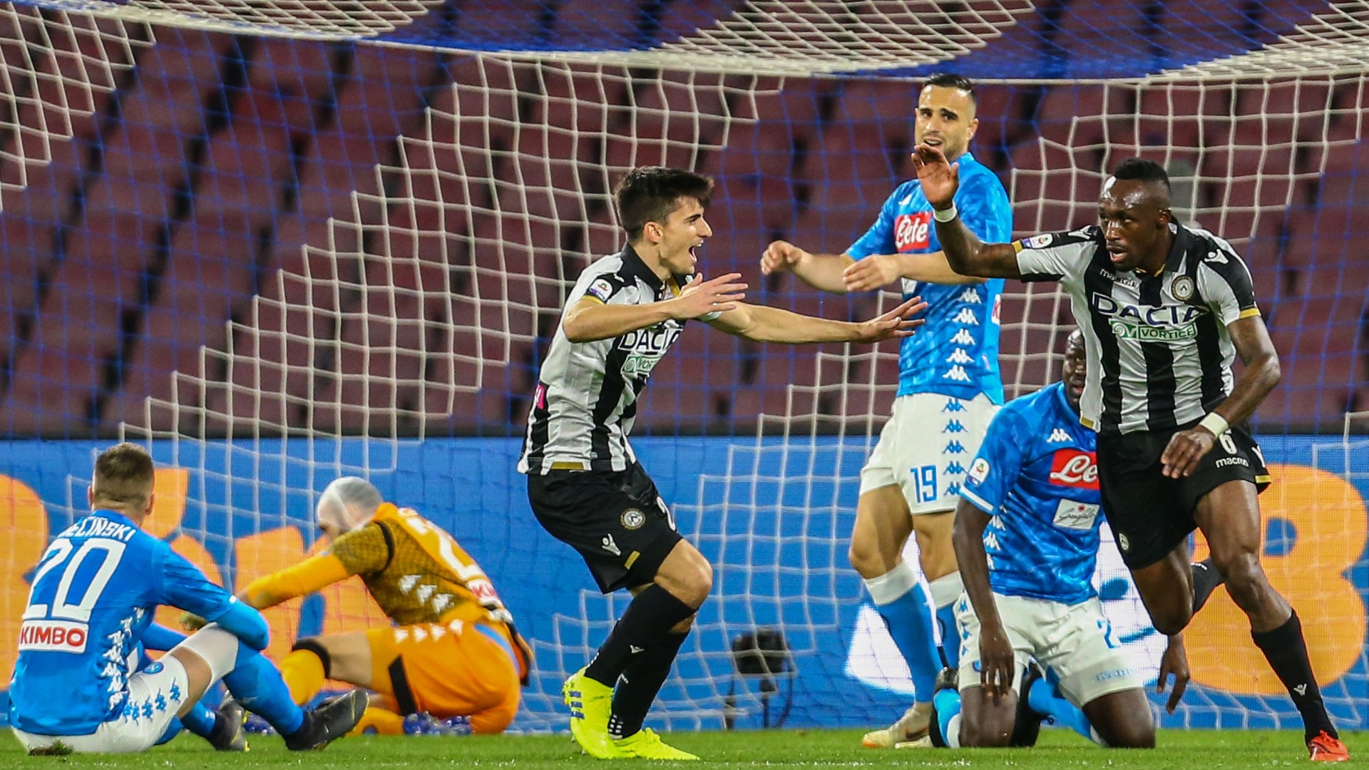 关于乌迪内斯主场苦吞两连败，降级阴影逼近的信息