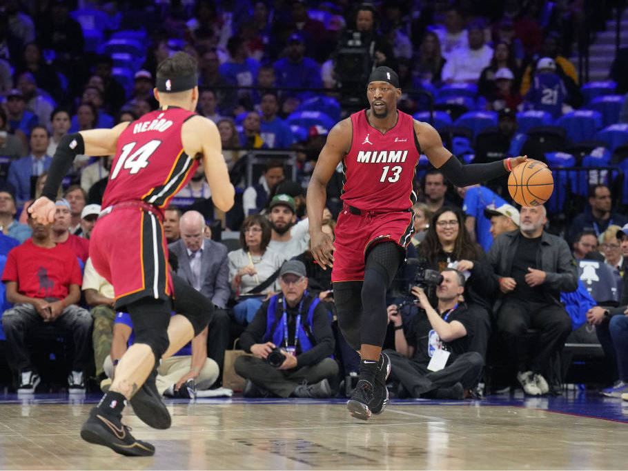 包含公牛主场不敌热火，球队进攻端存在漏洞需加强的词条