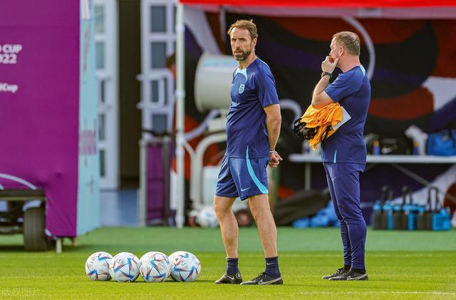 星空体育活动-欧国联比赛中球队半场五次换人，教练大胆尝试