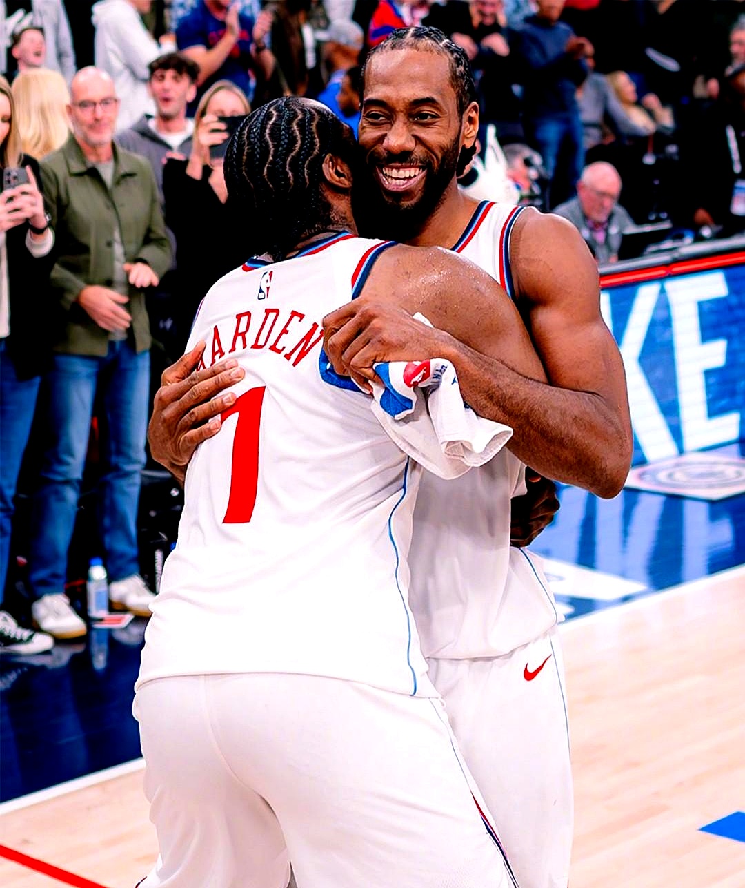 快船全队爆发力擒雷霆，客场豪取胜利的简单介绍