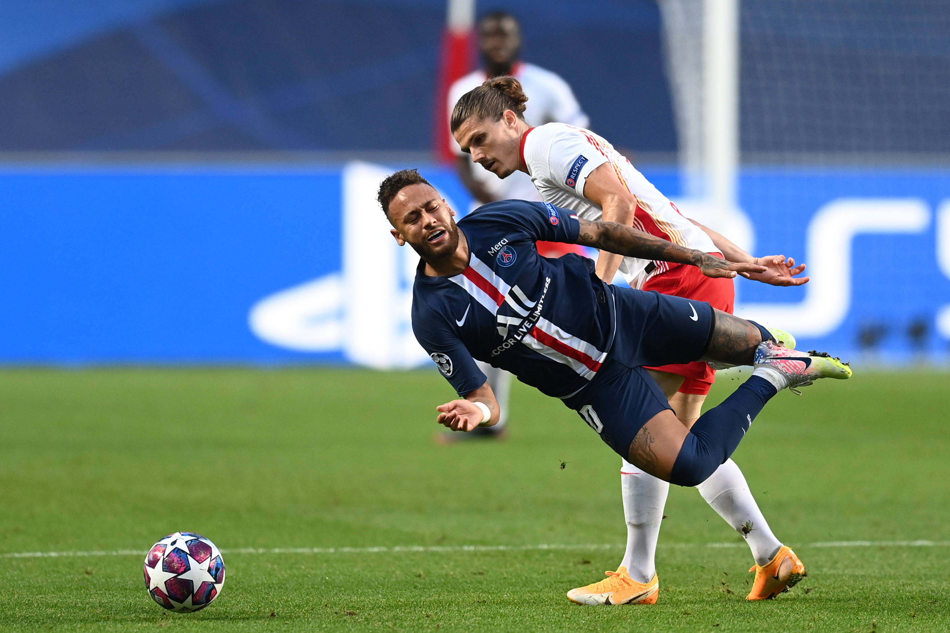 星空体育培训-巴黎圣日耳曼战术调整奏效：球队危机解除