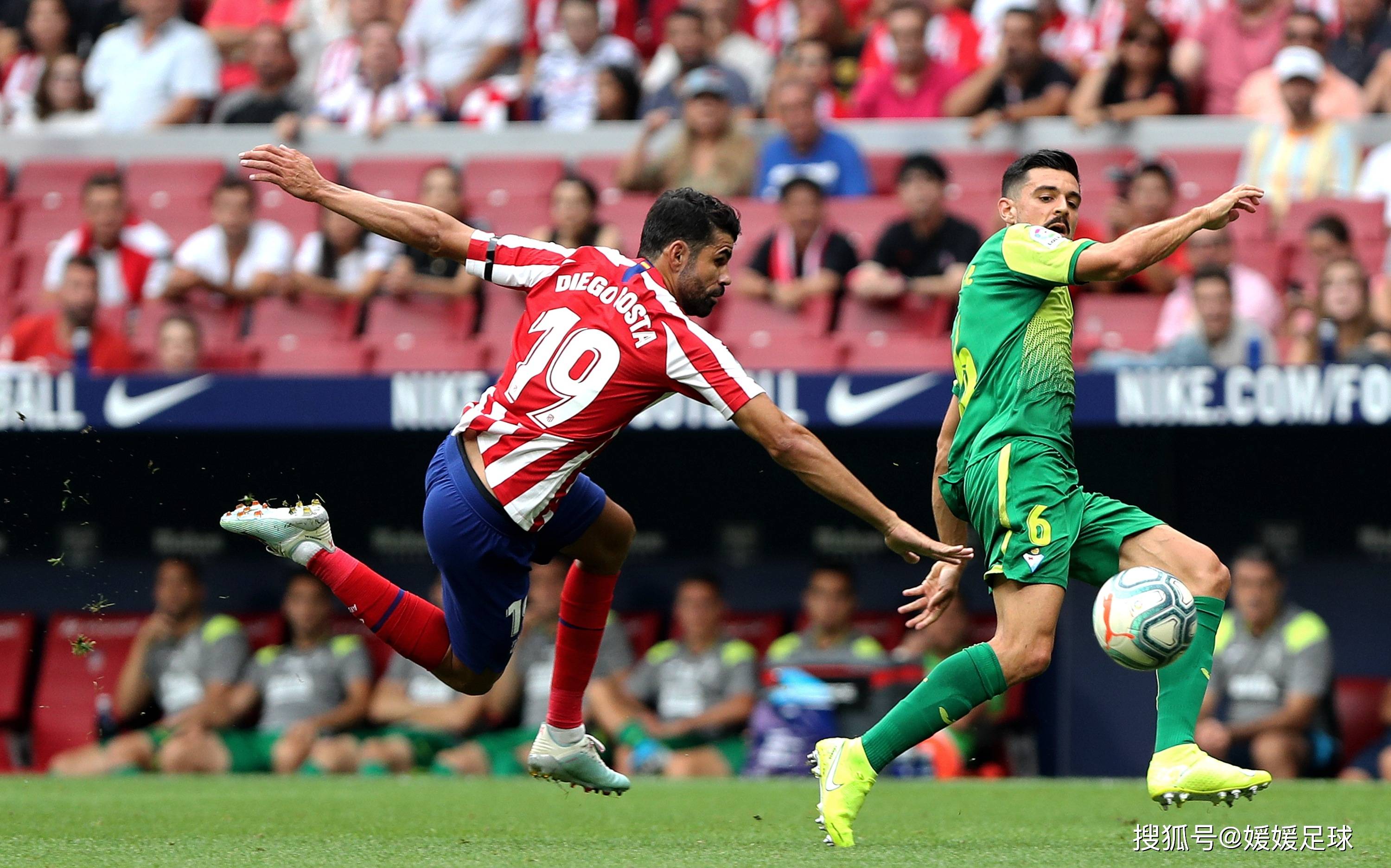 足球比赛中的较量必将展现出耀眼的风采