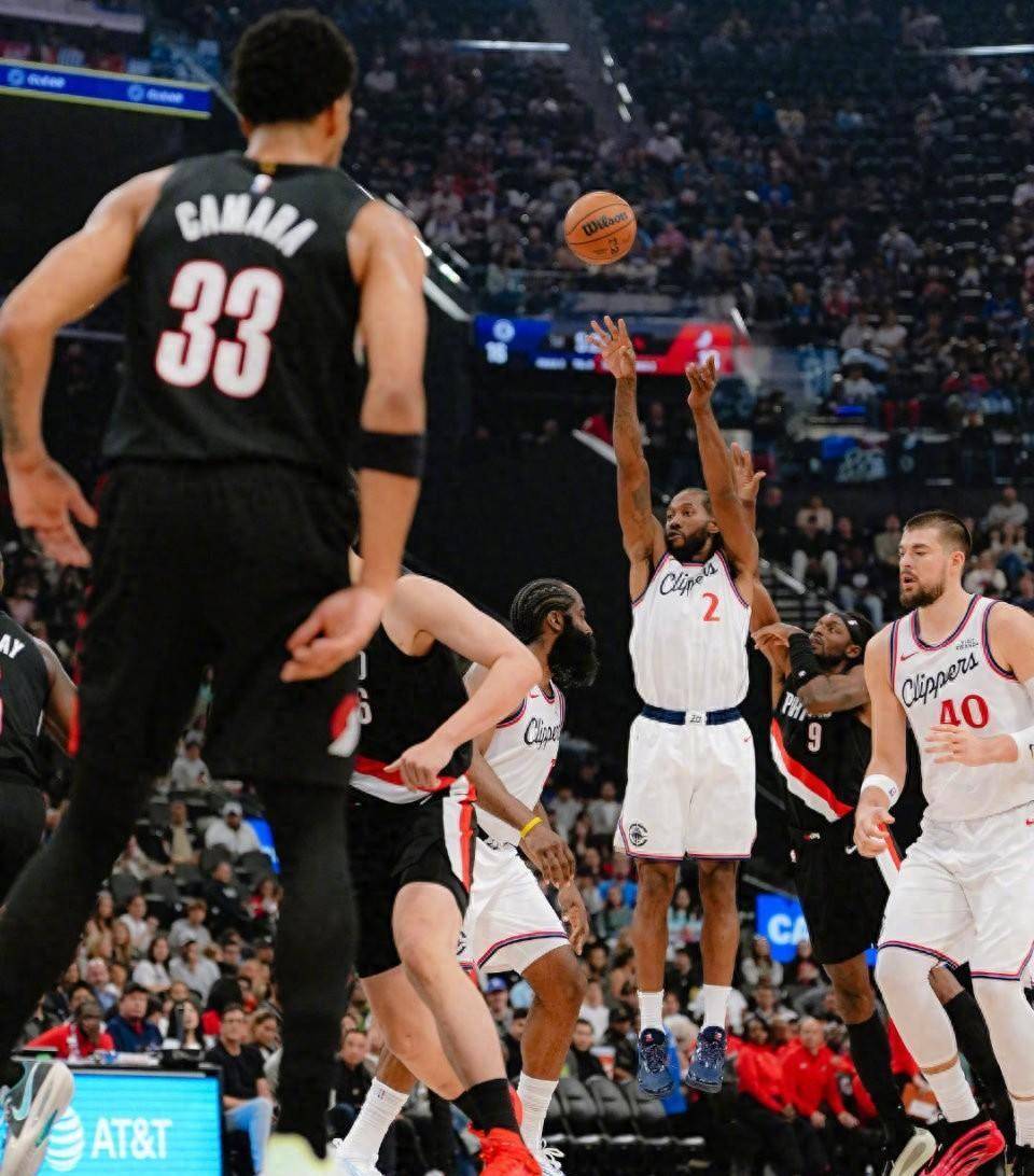 快船队外线火力猛烈，攻防稳健