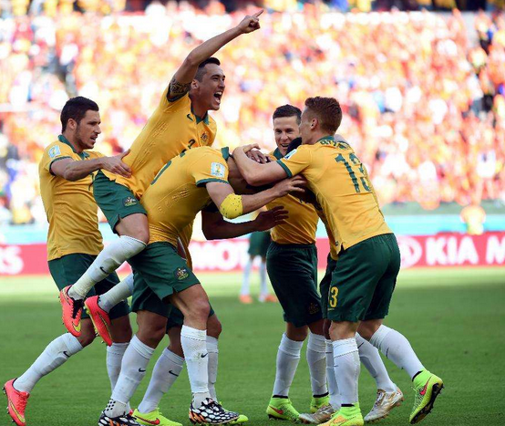 关于澳大利亚球队斩获关键三分,晋级形势大好的信息 关于澳大利亚球队斩获关键三分,晋级形势大好的信息