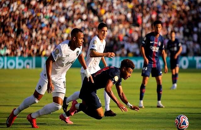 南美球队在国际比赛中斗志昂扬 南美球队在国际比赛中斗志昂扬